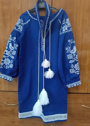 Платье вышитое детское.