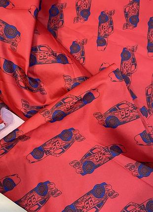 Відріз 1м плащівка канадка машини на червоному  з пропиткою ш. 150см. туреччина