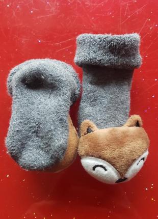 Мягкие теплые махровые носки носочки гольфы игрушка погремушка лисичка мальчику девочке 3-6м 62-68см