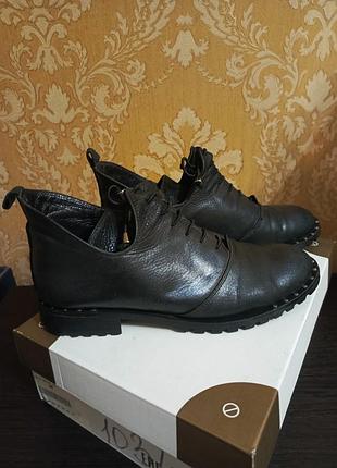 Высокие кожаные туфли