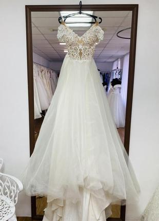 Шикарна весільна сукня маленький розмір!!