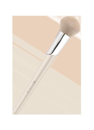 Пензлик для рум'ян і пудри