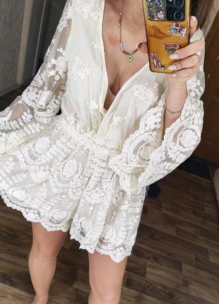 Белый ажурный гипюровый комбинезон с шортами в сеточку
