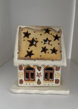 Свечанок керамический в виде хижинки. нитевичка