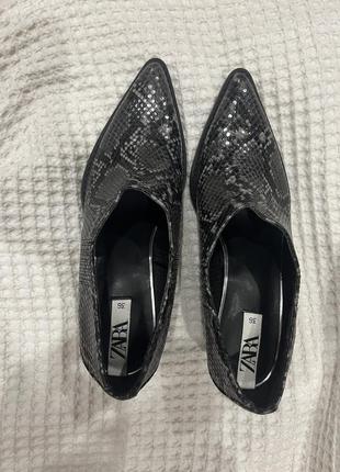 Туфли казаки zara
