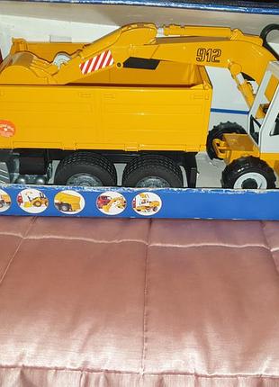 Игрушка bruder самосвал man с экскаватором liebherr .
состояние идеальное.