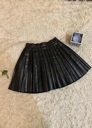 Шкіряна спідничка теніска