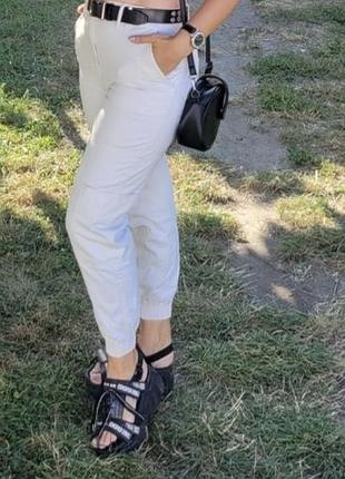 Карго бежевые штаны фирменные