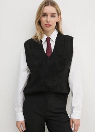 Жилетка calvin klein, оригинал! цена указана с пониженкой!