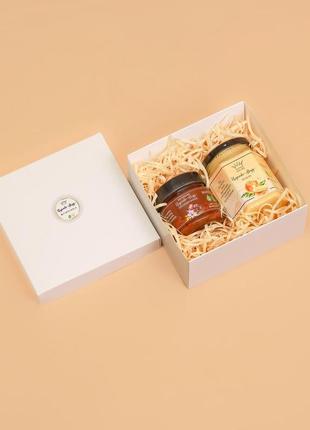 Корпоративные подарки на 8 марта №71 для коллег женщин от коллектива.