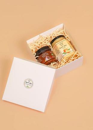 Корпоративные подарки на 8 марта №71 для коллег женщин от коллектива.