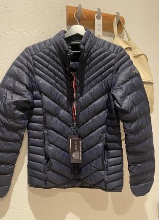 Куртка fila теплая,модная