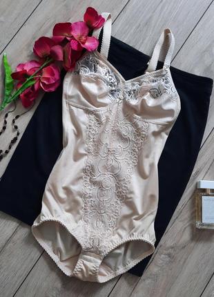 Утягивающее белье, утягивающее боди, коррекирующее белье.