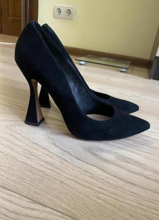 Туфлі з замші