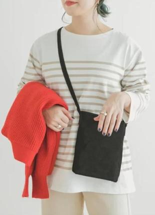 Оригінальна і стильна маленька чорна сумочка через плече крос боді, або на пояс бананка