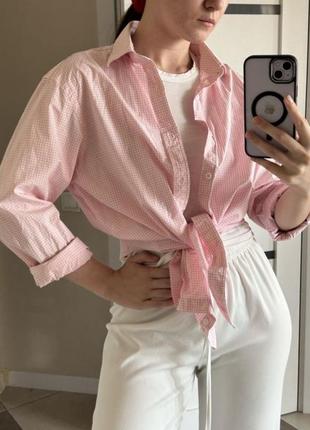 Розовая удлиненная рубашка в мелкую клетку