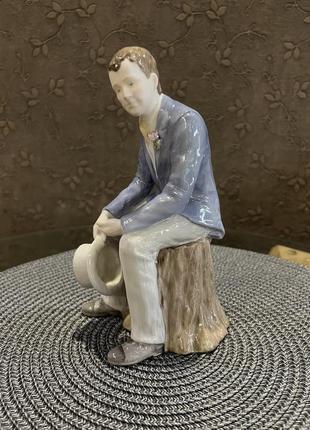 Фарфоровая статуэтка джентльмен wedgewood "moment's in time"