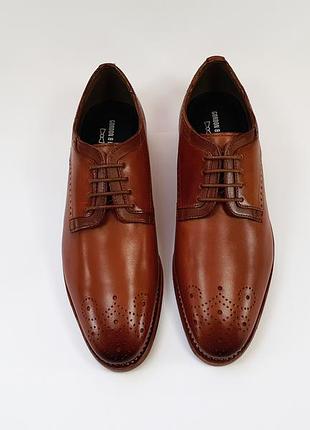 Коричневі туфлі