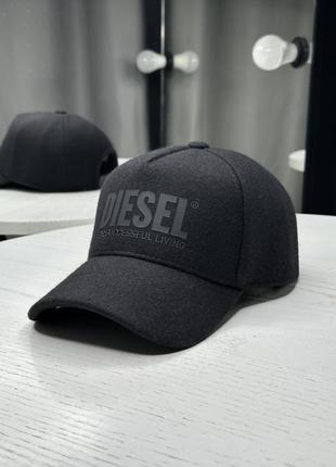 Бейсболка тракер тепла diesel чорна 55-62