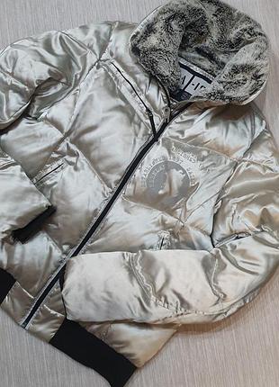 Теплая куртка бомбер со съемным воротником