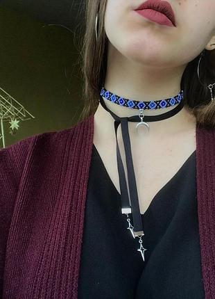 Тонкий стрічковий гердан з лунницею і блакитним орнаментом прикраса на шию4 фото
