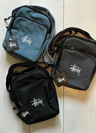 Сумка через плечо stussy. мессенджер stussy в 3 цветах (черный, серый, голубой). новинка от бренда s