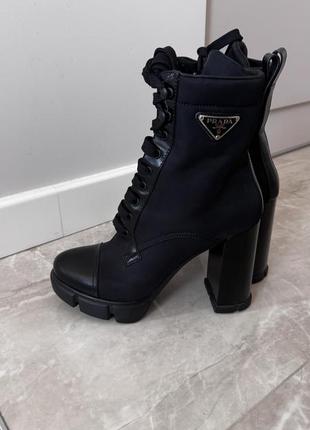 Prada сапоги на каблуке