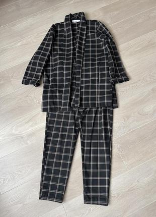 Жіночий костюм