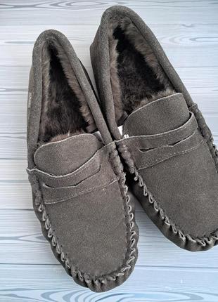 Теплые макассины тапки totes
