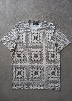 Брендова футболка urban threads.