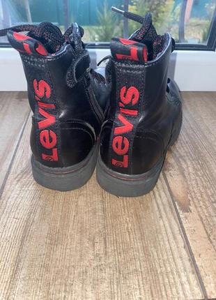 Фірмові levi’s  32 розмір