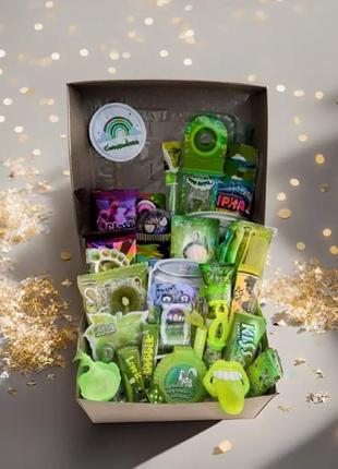 Зелений sweetbox на свято, подарунок на день народження, набір цукерок для дитини