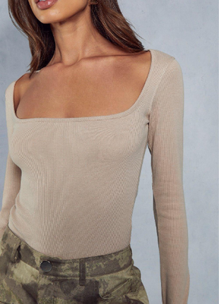 Лонгслив с рукавами в рубчик, квадратный вырез большой, боди