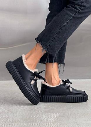 Зимові жіночі лофери на шнурівці чорні з натуральної шкіри 11588