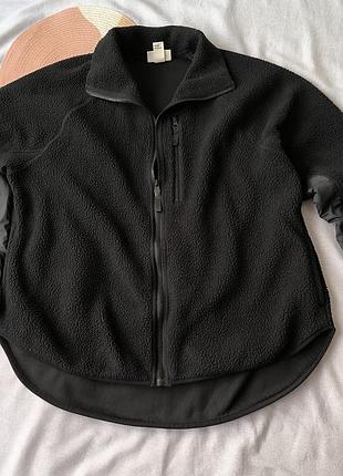 Теплая спортивная кофтина для спорта от h/m.