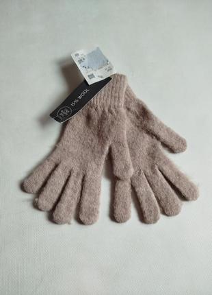 C&a. теплые трикотажные перчатки с шерстью.