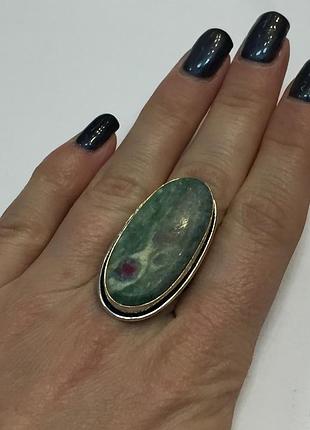 Рубин в породе фуксит кольцо овальное с рубином в фуксите 17,3 размер природный рубин в серебре индия4 фото