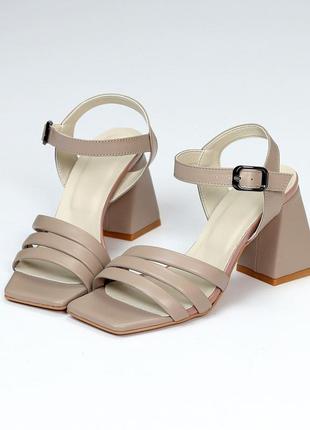 Босоніжки жіночі шкіряні бежеві