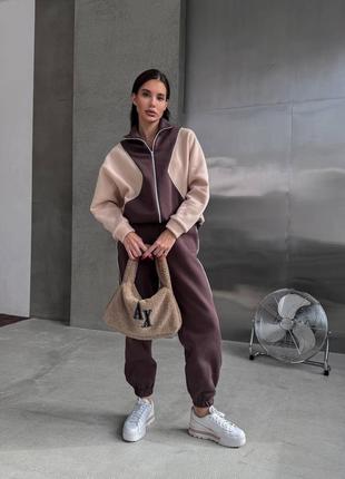 Стильный женский спортивный костюм на флисе