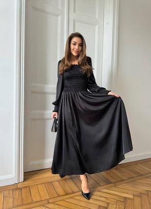 Длинное шелковое платье