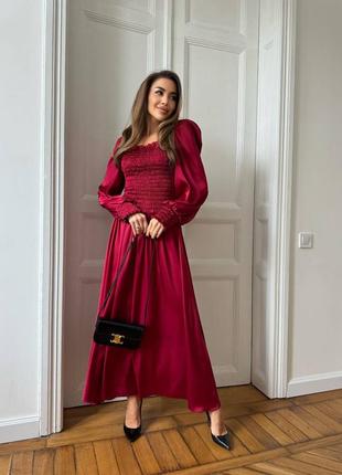 Длинное шелковое платье