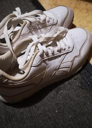 Кроссовки разные размеры