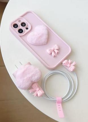 Панель обьемное сердце с пушком для apple iphone 16 promax pink + чехол для зарядного устройства