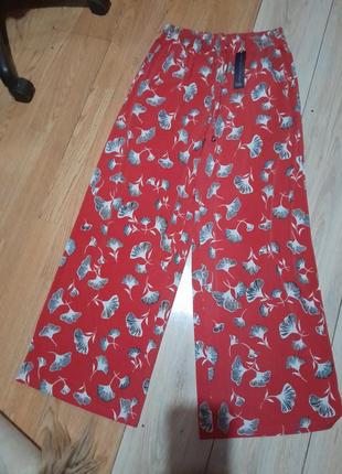 Фірмові брючки на бірці 10 домашні,спортивні.