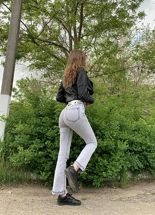 Трендові сірі джинси