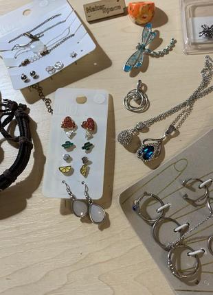 Прикраси сережки кулон підвіска браслет колечка брошка