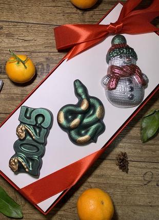 Шоколадний новорічний набір. шоколадні новорічні подарунки. подарунки на новий рік із шоколаду.