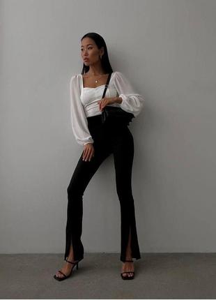 Стильный элегантный костюм комплект двойка брюки с блузой штаны с разрезами черные с высокой талией клеш
