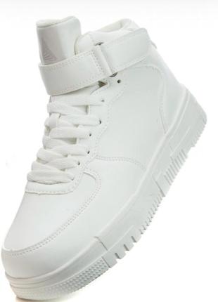 Жіночі кросівки