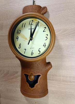 Часы настенные с маятником фигурные